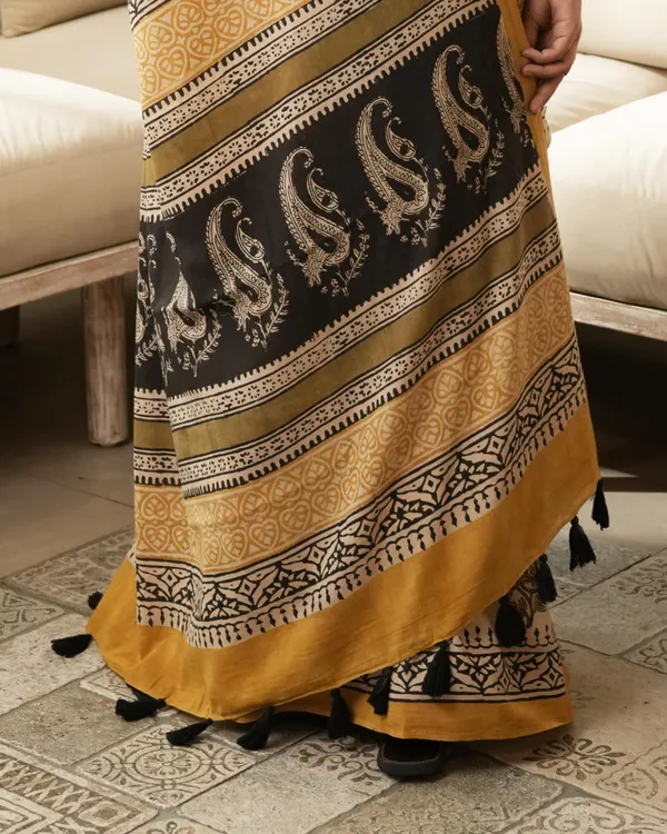 Mustard_Cotton_Paisley_Border_Print_Mulmul_Saree_For_Women